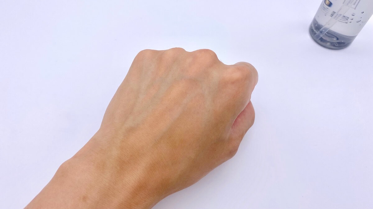 オルビスミスターの保湿液「モイスチャー」を塗り終わった後の肌