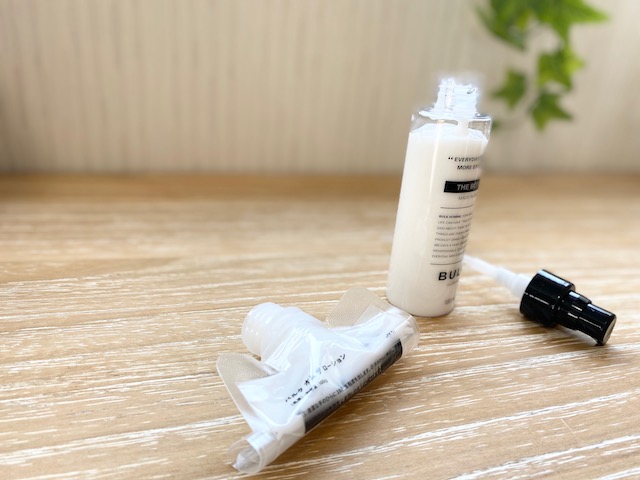 詰め替えボトルに入れ替えたバルクオムの乳液