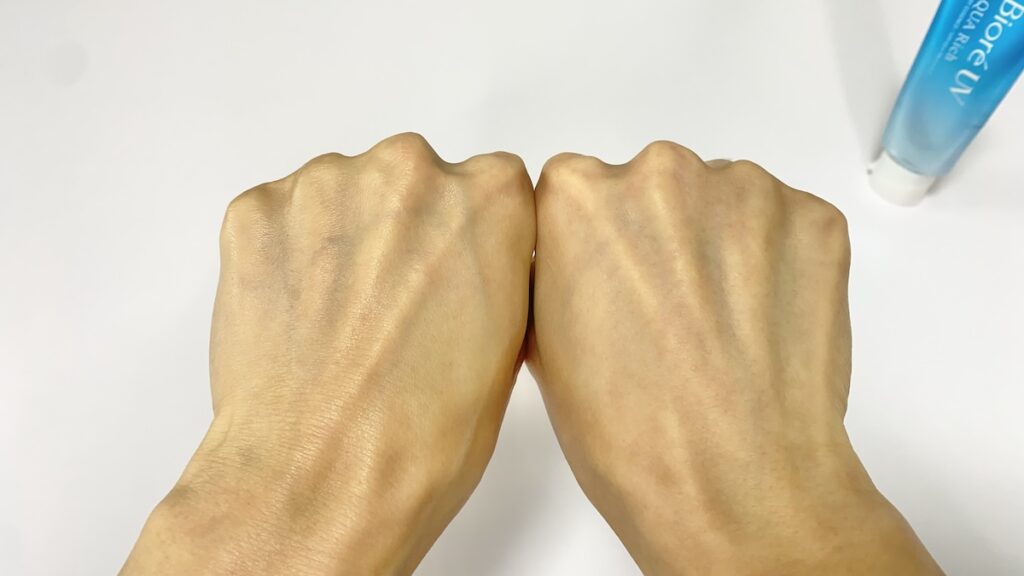 ビオレUV「アクアリッチウォータリーエッセンス」のテカリ具合