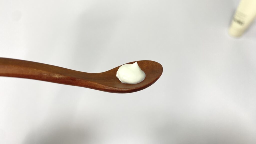 by365「パウダリーUVクリーム」のテクスチャー