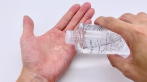 振って出すタイプの化粧水