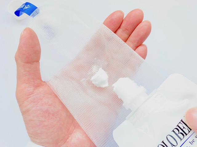 ホロベルの洗顔料に付属するミニ泡立てネット