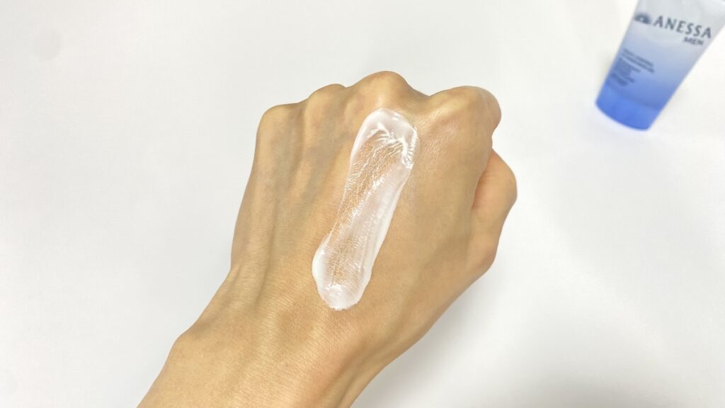 アネッサ「マルチ　コントロールUV　ジェル」のテクスチャー