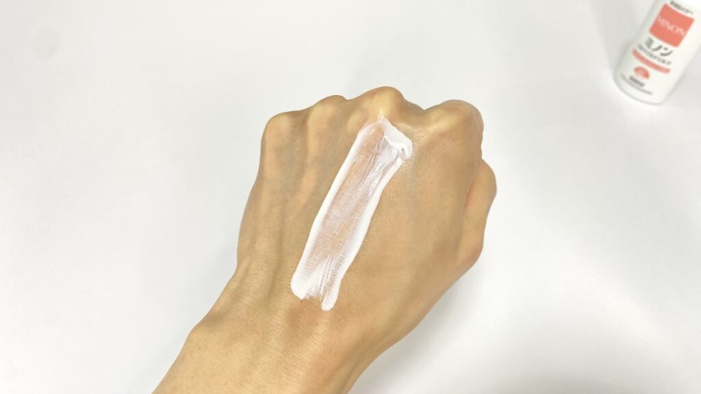 ミノン「UV マイルドミルク」のテクスチャー