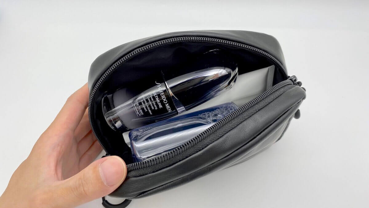 本商品も収納できる資生堂メンのポーチ