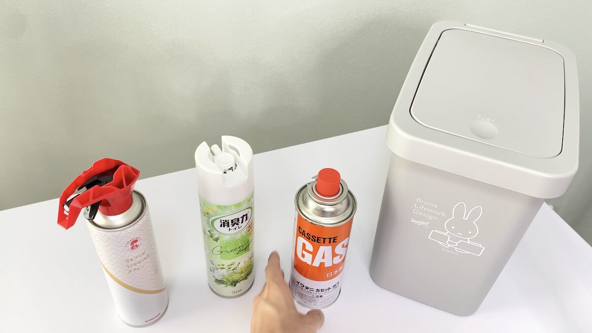 スプレー缶のゴミ