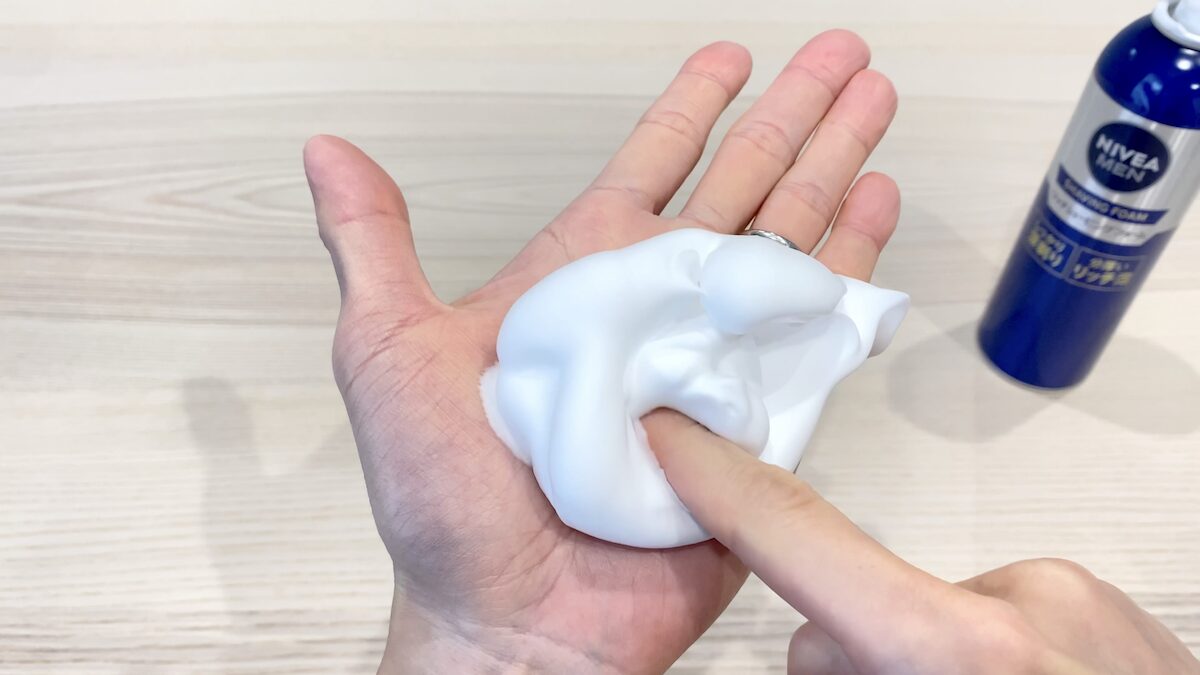 ニベアメン「リッチシェービングフォーム」の泡の弾力