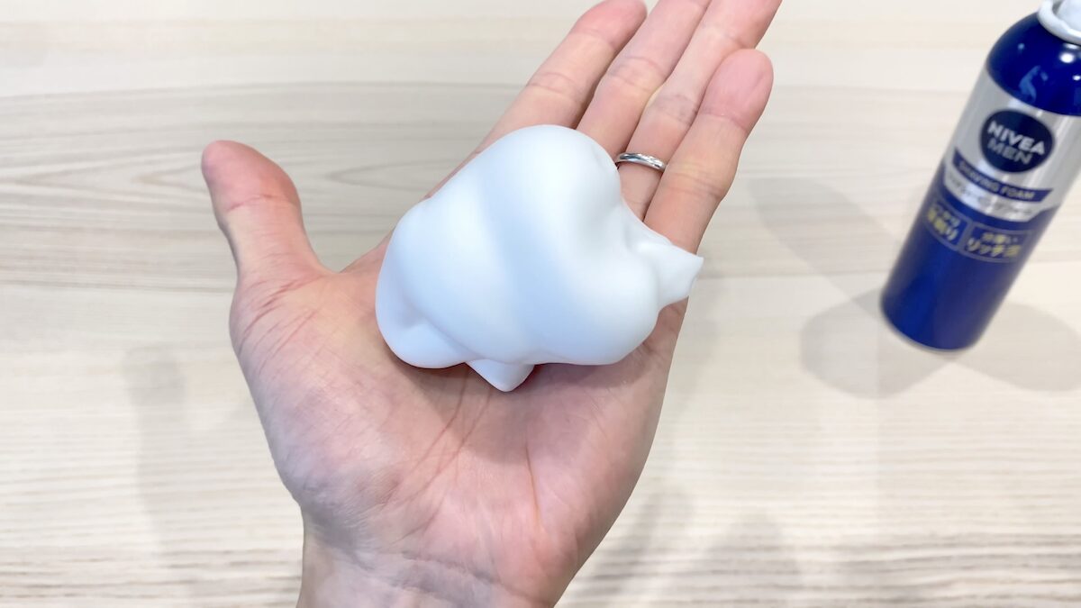 ニベアメン「リッチシェービングフォーム」の泡